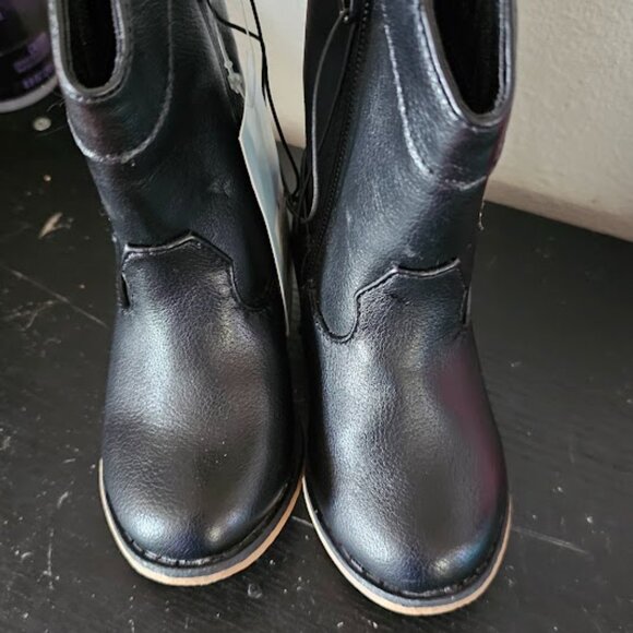 Cat & Jack Cowgirl Black Boots- Sparkly Pink stars - Picture 4 of 4